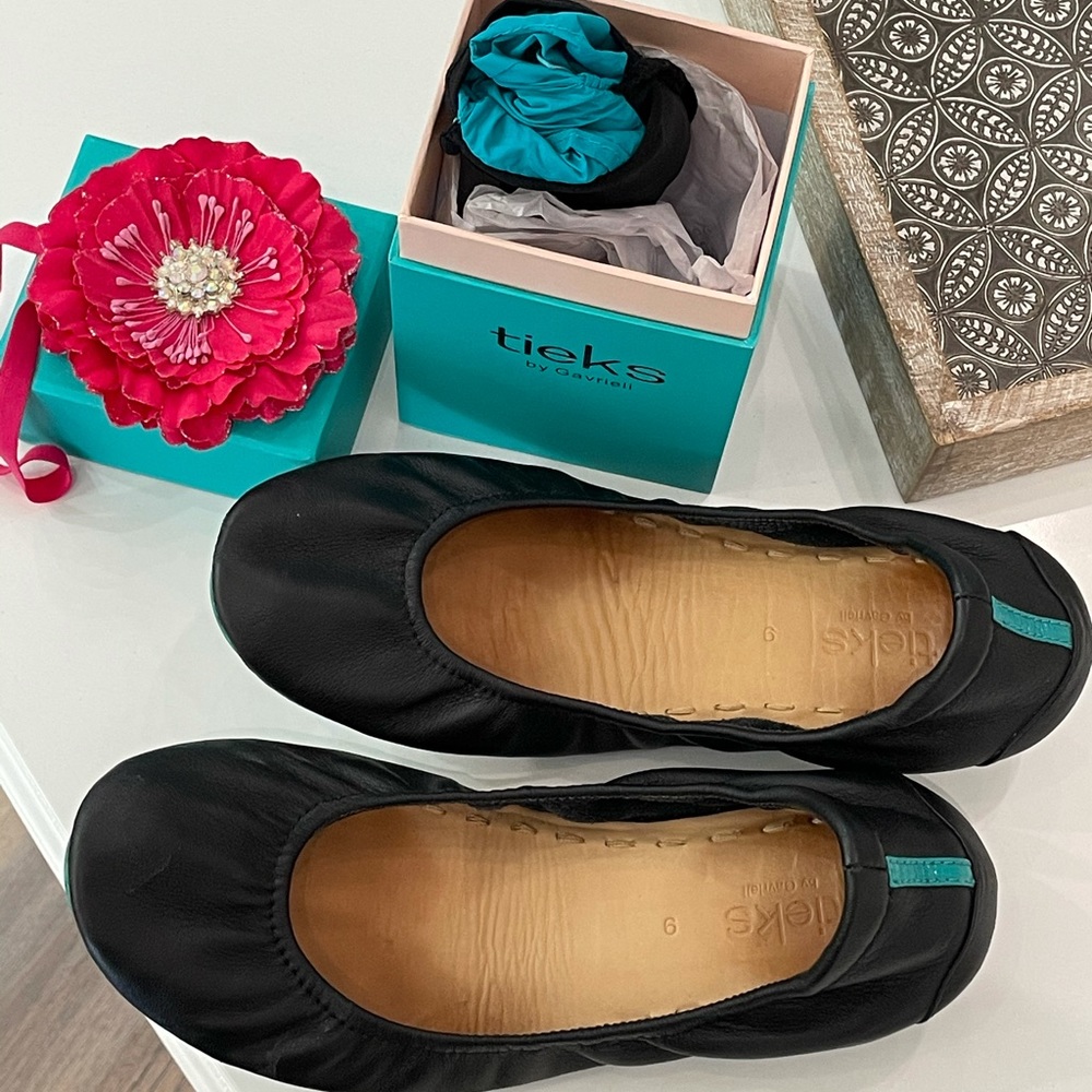 Tieks Matte Black with box, flower & carrying bag